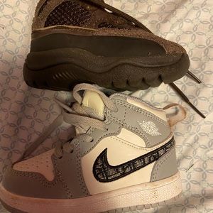 Toodler yeezy boots size 5 Dior ones size 5